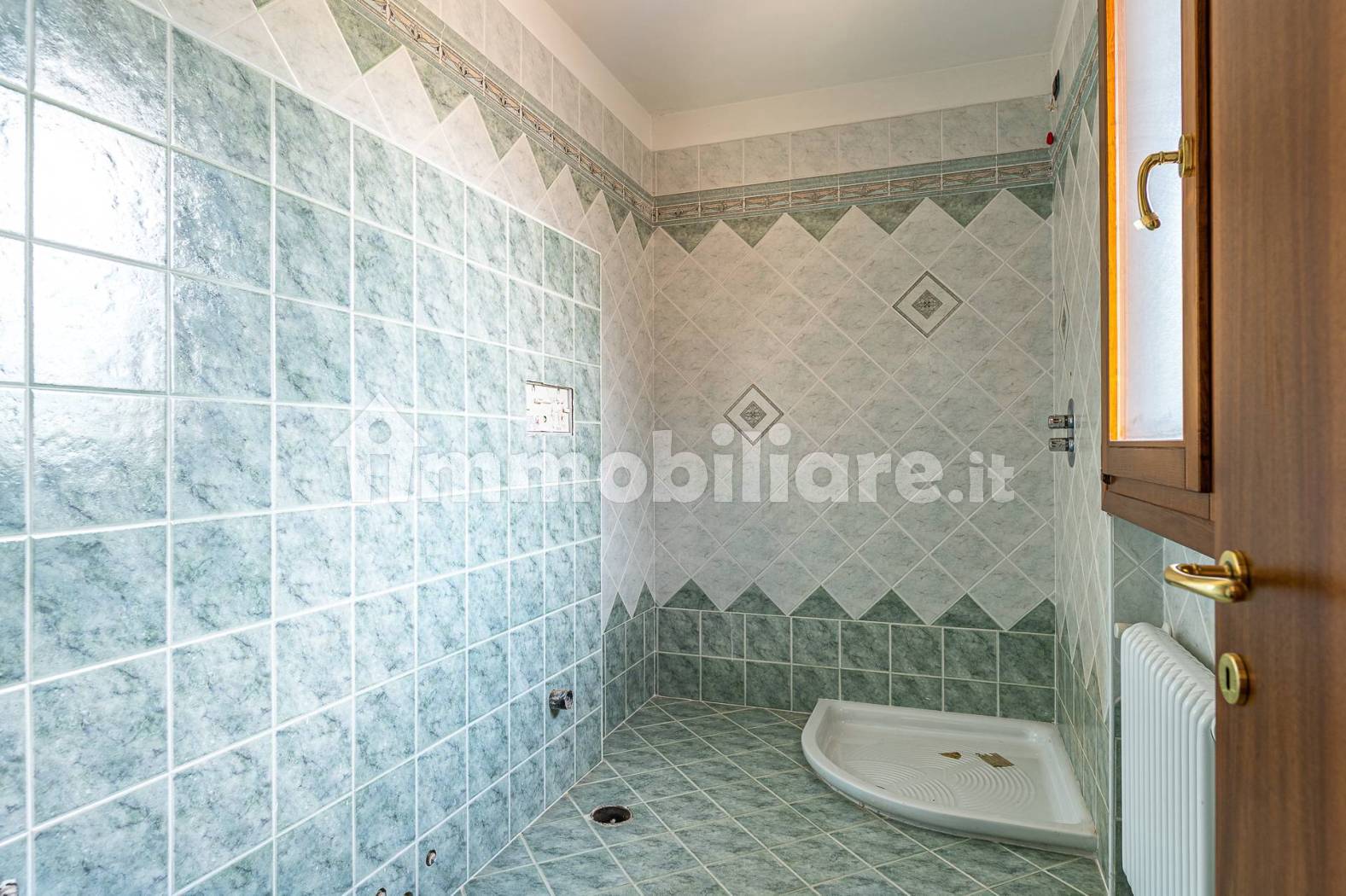 Villetta a schiera di testa con giardino - Pove del Grappa (foto 19)