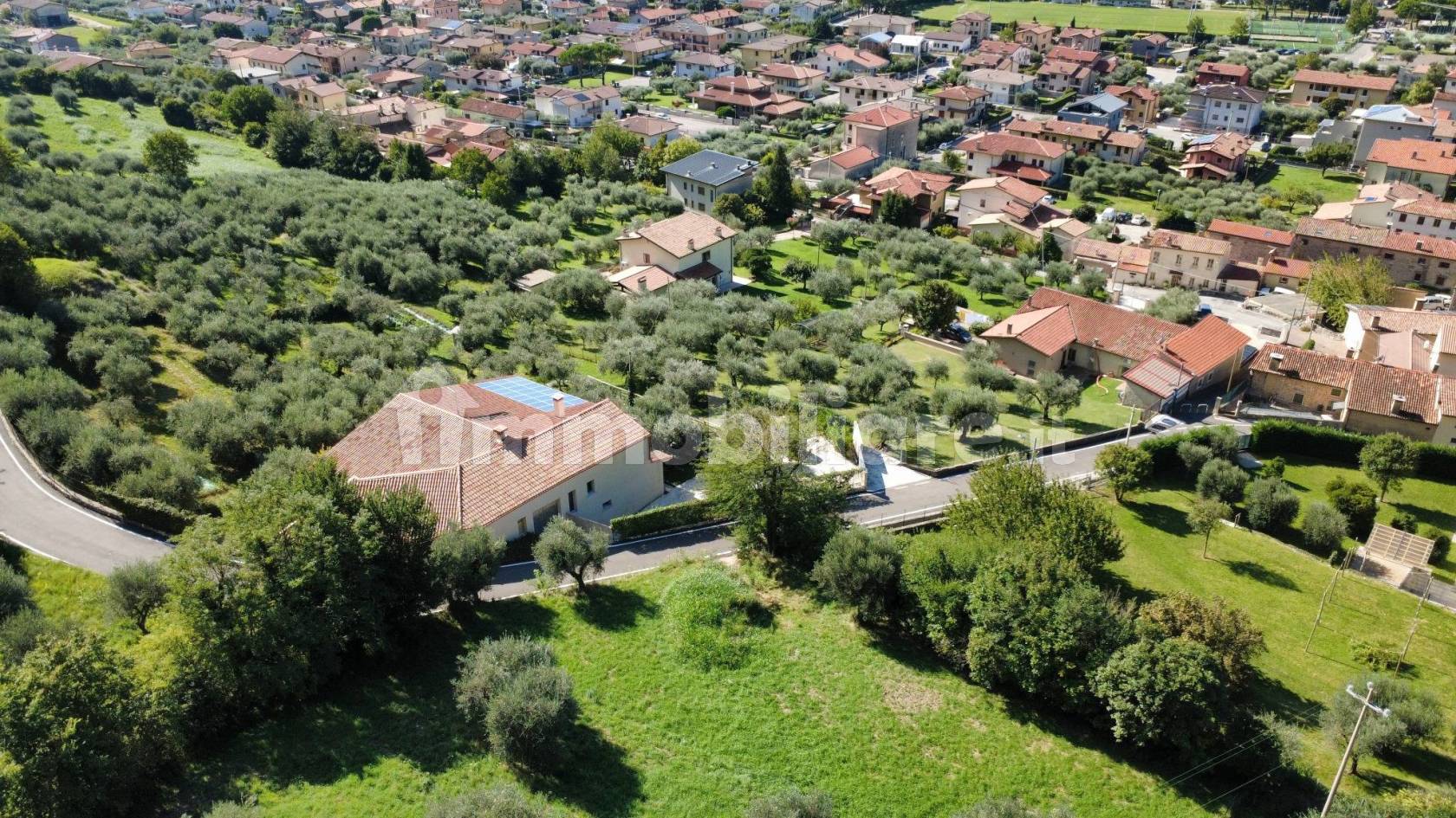 Villetta a schiera di testa con giardino - Pove del Grappa (foto 39)
