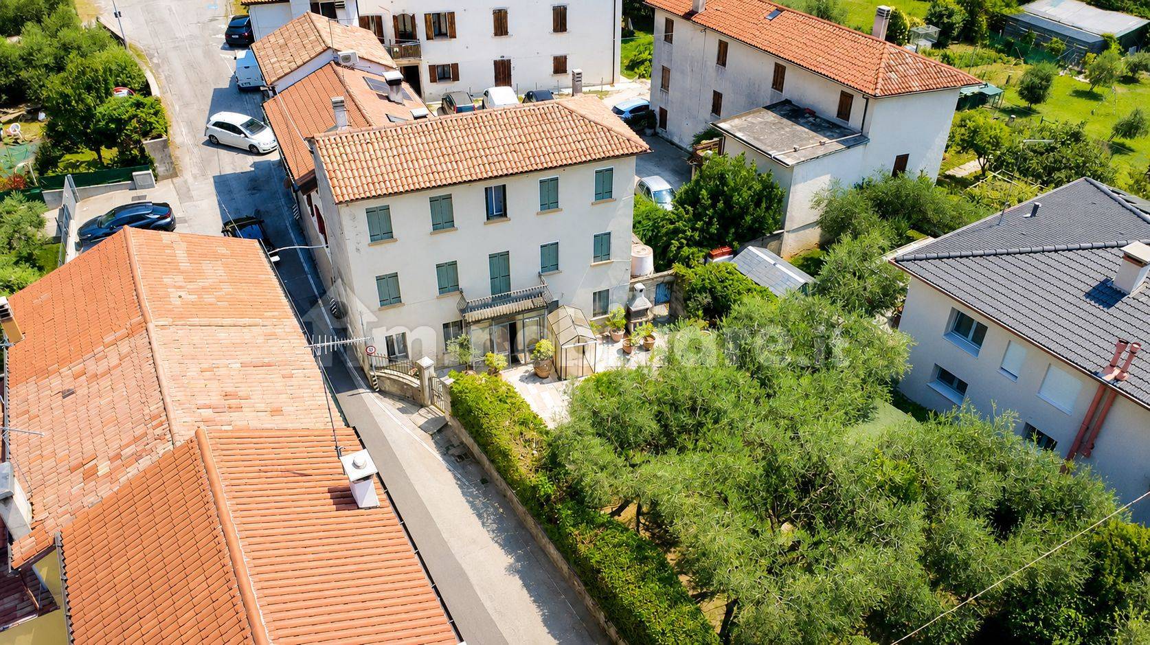 Casa terracielo da ristrutturare con ampio giardino - Pove del Grappa (foto 2)