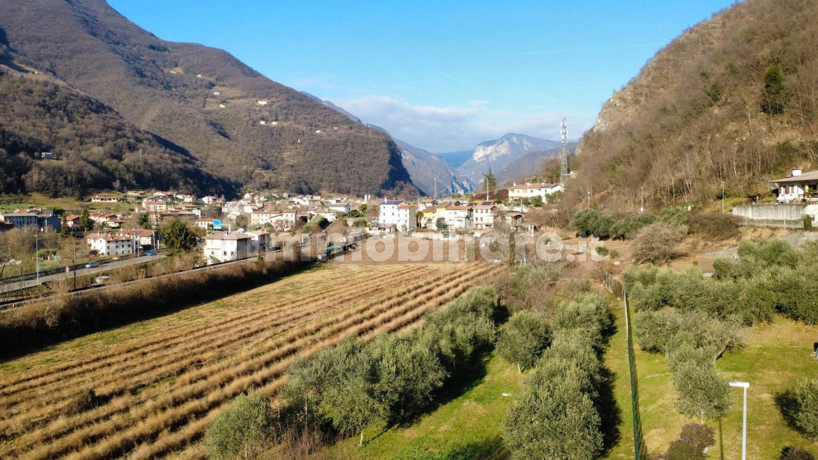 Terreno edificabile in zona residenziale lottizzata - Solagna (foto 5)