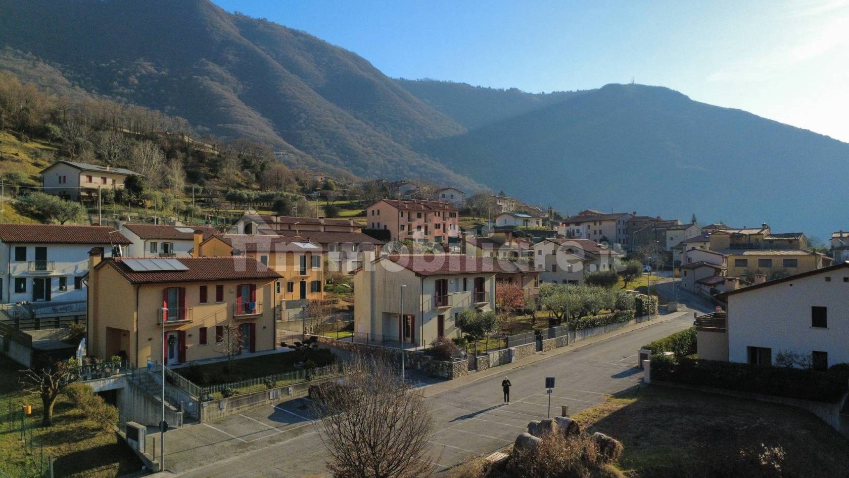 Terreno edificabile in zona residenziale lottizzata - Solagna (foto 4)