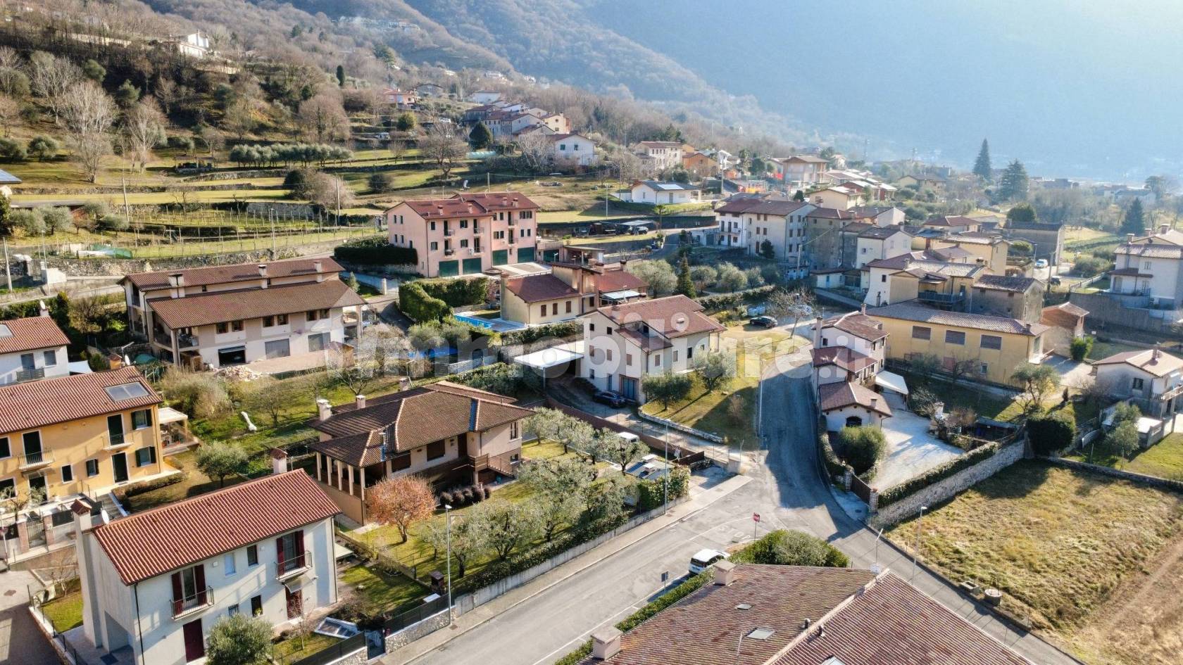 Terreno edificabile in zona residenziale lottizzata - Solagna (foto 10)
