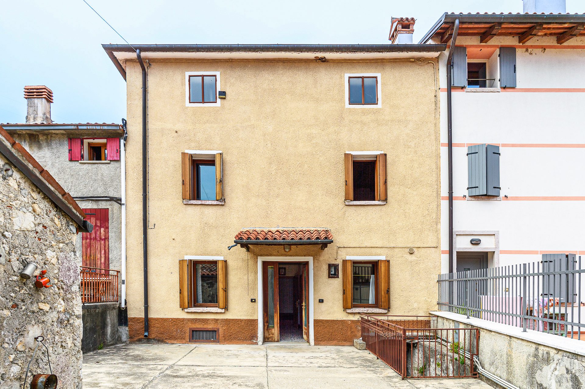 Casa indipendente con ampio scoperto - SOLAGNA (foto 9)
