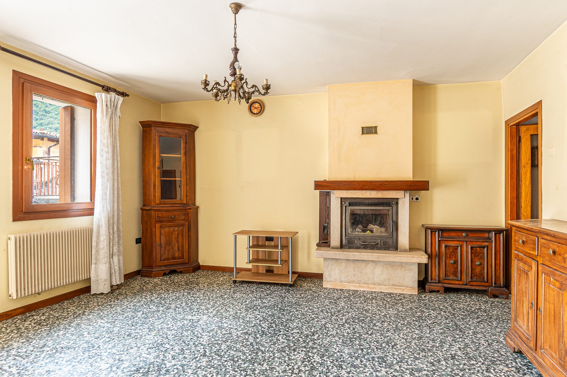 Casa indipendente con ampio scoperto - SOLAGNA (foto 3)