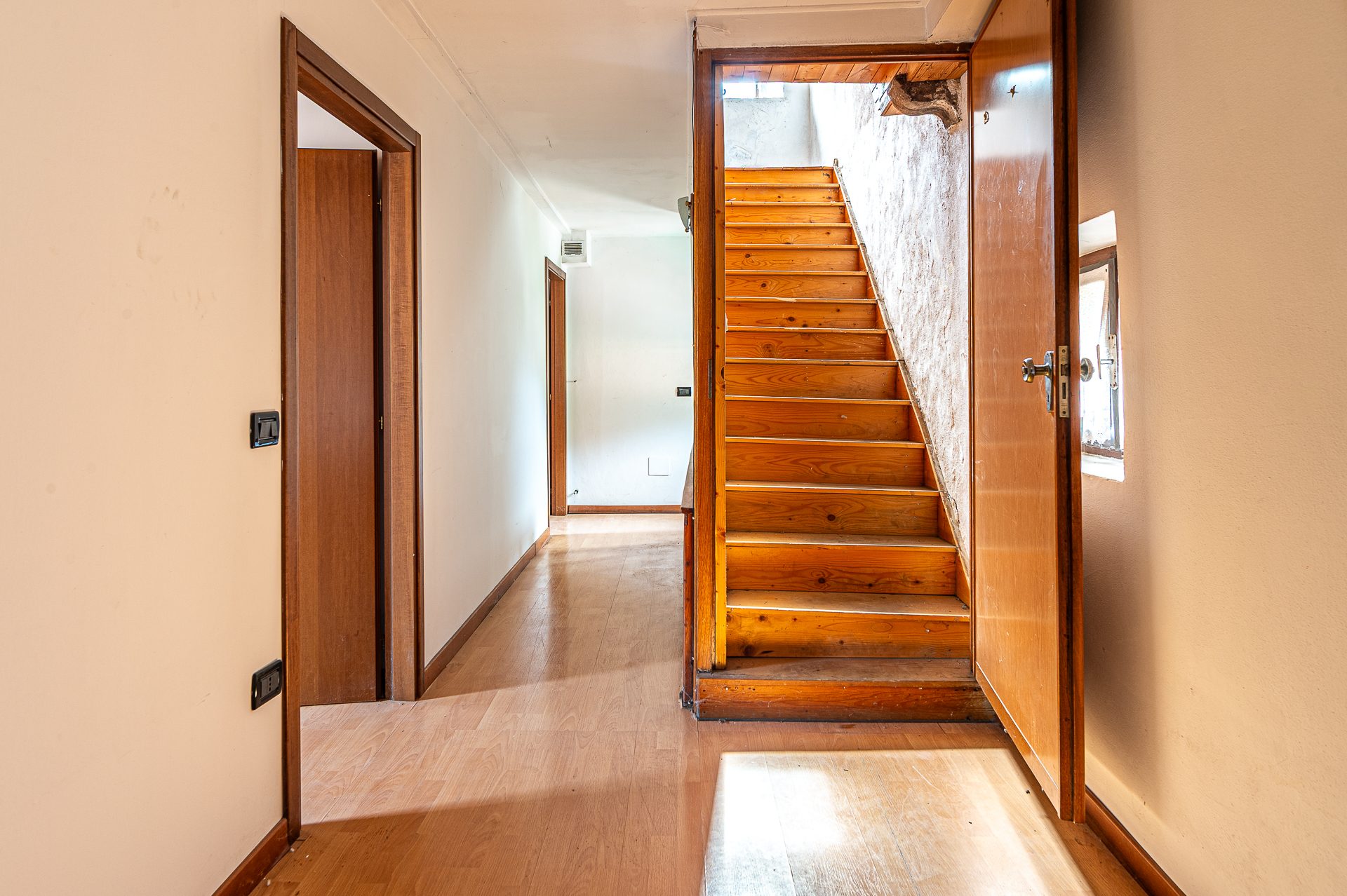 Casa indipendente con ampio scoperto - SOLAGNA (foto 10)
