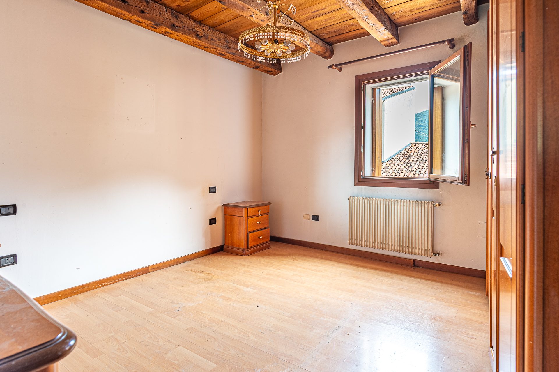 Casa indipendente con ampio scoperto - SOLAGNA (foto 11)