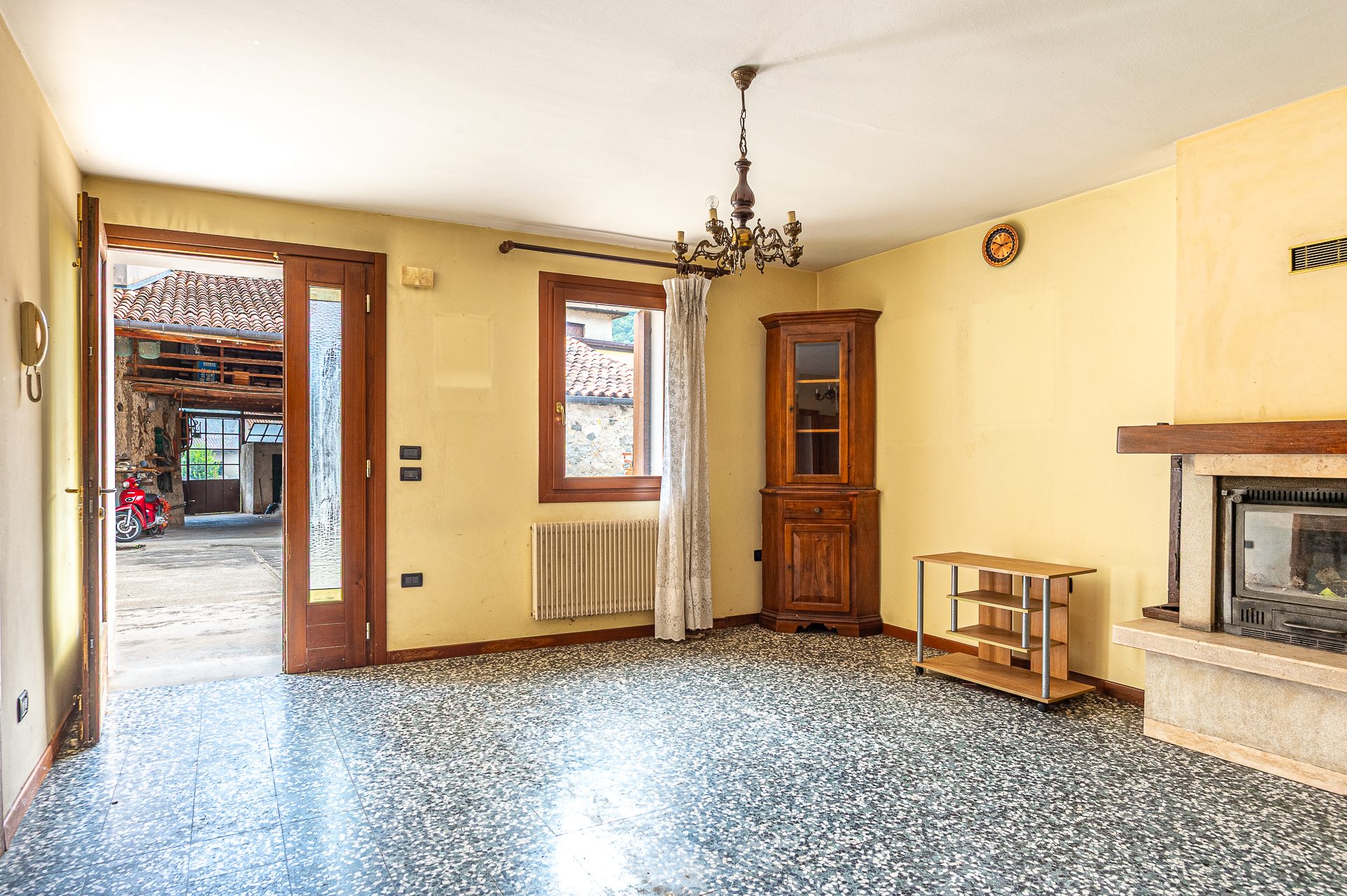 Casa indipendente con ampio scoperto - SOLAGNA