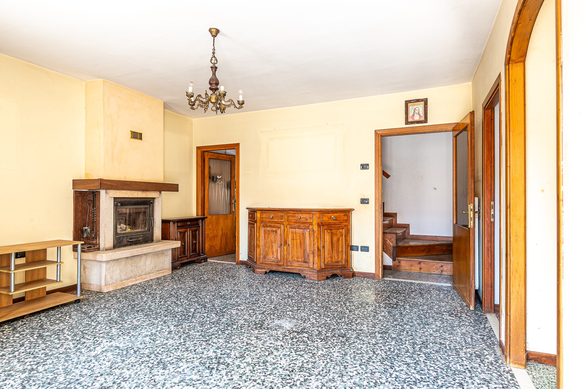 Casa indipendente con ampio scoperto - SOLAGNA (foto 2)