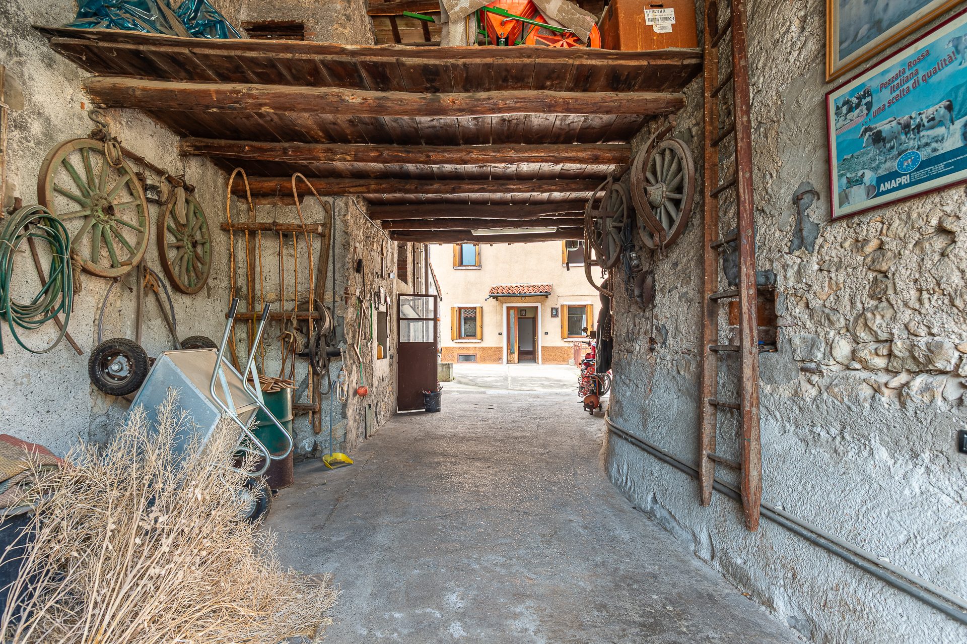 Casa indipendente con ampio scoperto - SOLAGNA (foto 18)