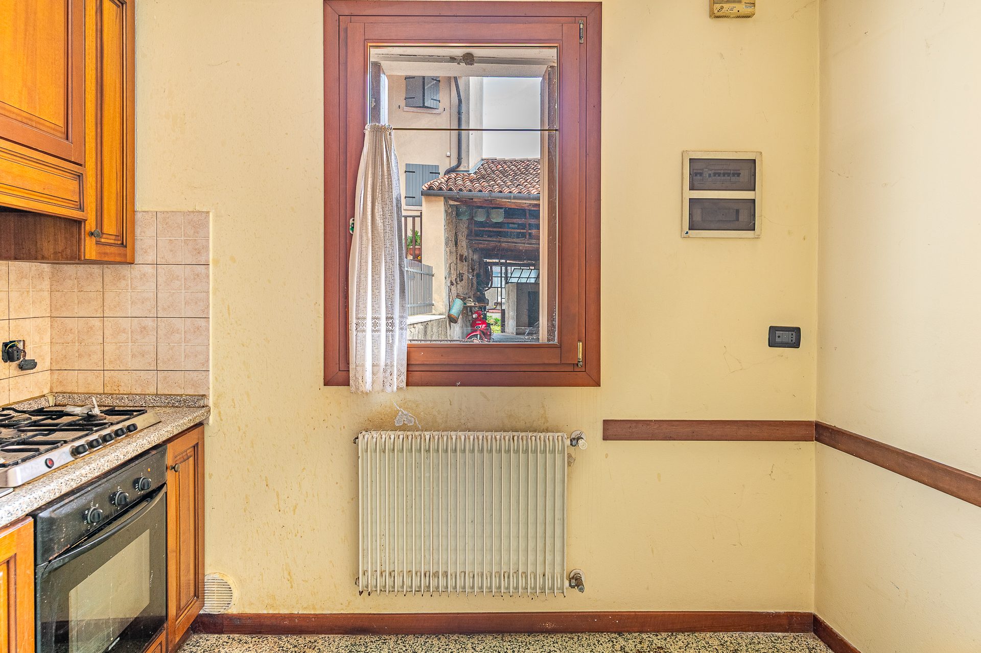 Casa indipendente con ampio scoperto - SOLAGNA (foto 7)